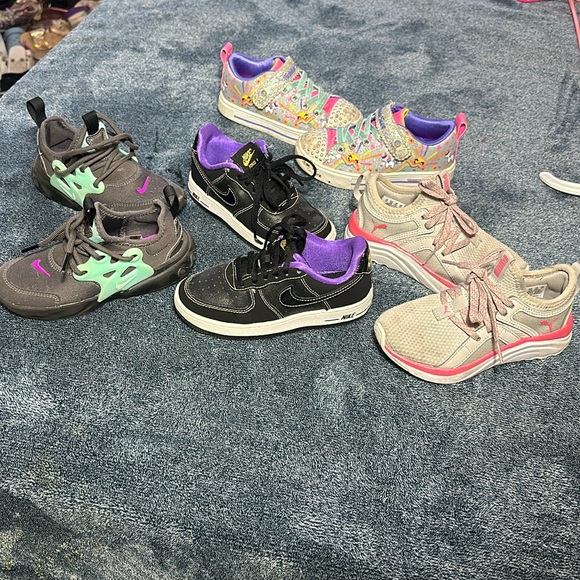 Girl size 11 sneaker lot $45 - Picture 1 of 1